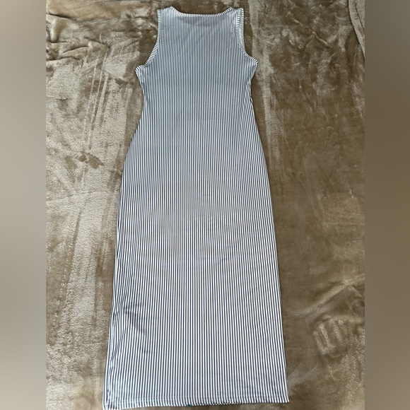 Slim Body hugging dress 🤍 - Picture 3 of 6